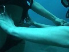 Шикарный подводный секс с аналом в океанских коралловых рифах