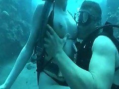 Shikarnyj podvodnyj seks s analom v okeanskih korallovyh rifah