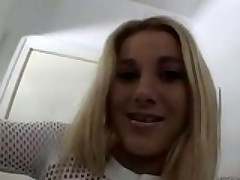 Russkaja porno model Anna pervyj raz v zhestkoj gruppovoj porke