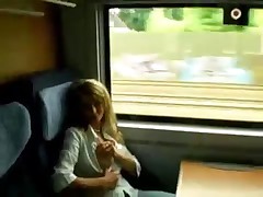 Блондинку оттрахали в поезде
