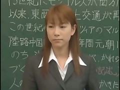Японскую учительницу выебали и обкончали всем классом
