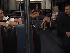 С блондинками в автобусе