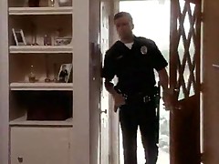 Полицейский поймал свою жену на измене