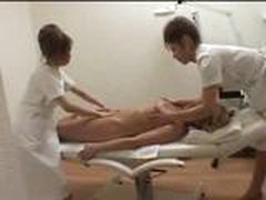 3 belyh devochki v japonskom massazhnom salone